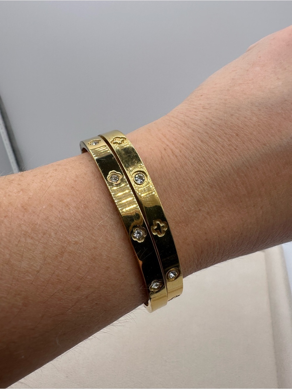 Set of 2 Gold Clover Rhinestone Hinged Bangle Bracelets